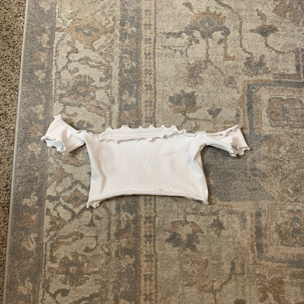 White crop top with off should sleeve never worn